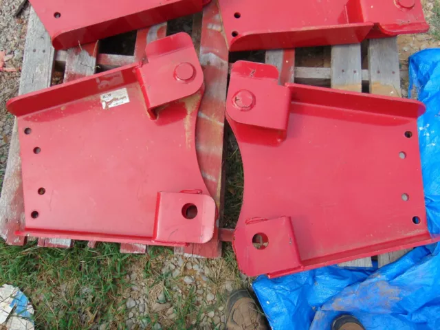 Mahindra KMW 6907-1036 Front Bucket Loader Mounting Plate Set Left and Right