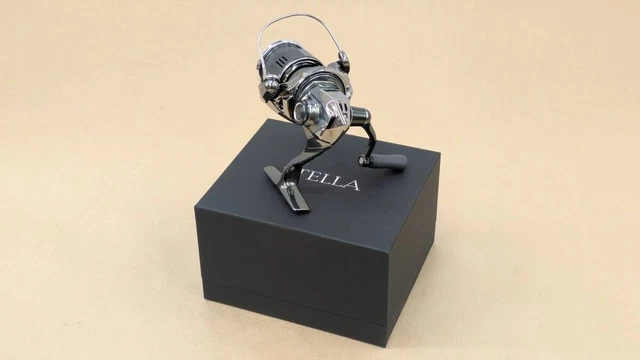 SHIMANO STELLA C2000S Spinning Reel 22, Near Mint Condition