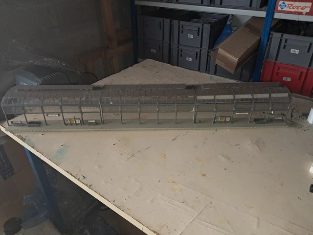 Kit De Maquettisme Faller - Quais Couverts Pour Train Miniature échelle HO, à Assembler, à Partir De 14 Ans