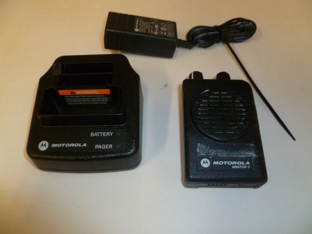 Motorola Minitor V 151-158.9 MHz VHF Stored Voice Fire EMS Pager & Charger