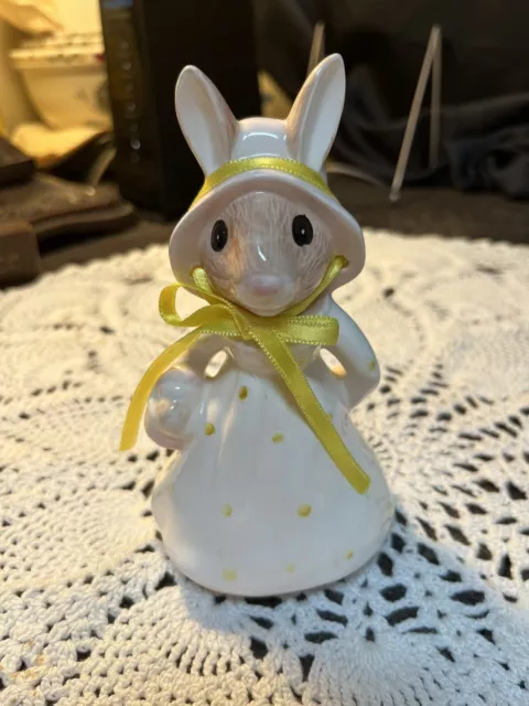 Vintage Lefton Ceramic Bunny Rabbit Music Box Plays Easter Parade--5.5'' Tall