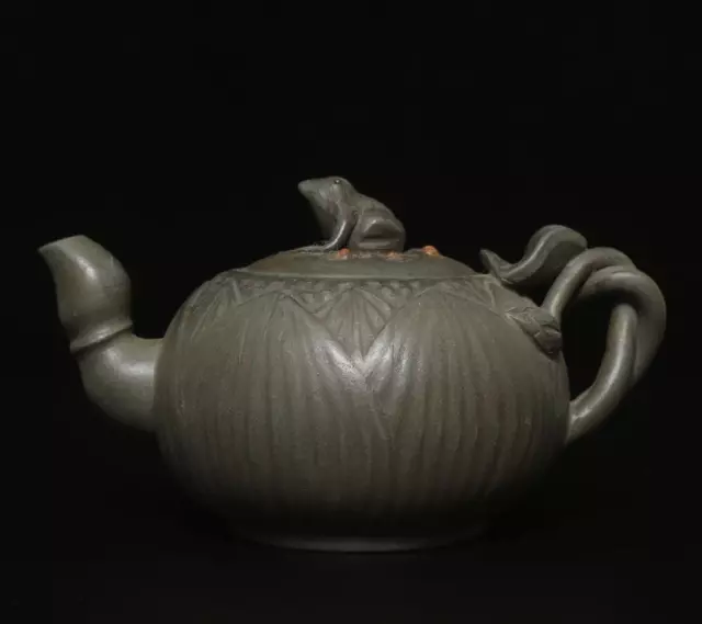 Jiang Rong Signed Old Chinese Handmade Yixing Zisha Teapot w/frog