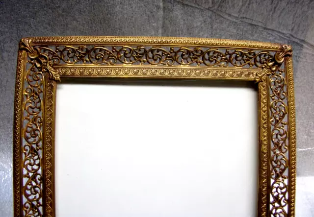cadre ancien doré+verre bombé 17 X 22,5 cm Feuill. 13 X 17,5 cm