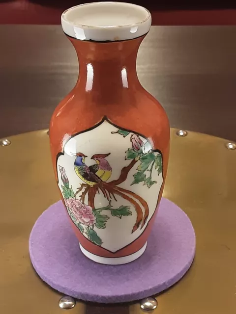 Antike Vase Porzellan Japan Dekor Vögel Schmetterlinge Blumen H 14 cm handbemalt