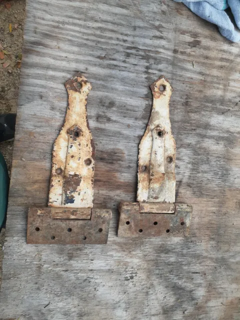 ANTIQUE AUTHENTIC PAIR OF WHITE CHIPPY RUSTY BARN DOOR HINGES T patina