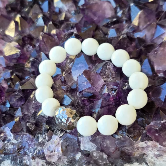 Holly Zaves Faceted White Beaded Bracelet Silver Hammered Bead