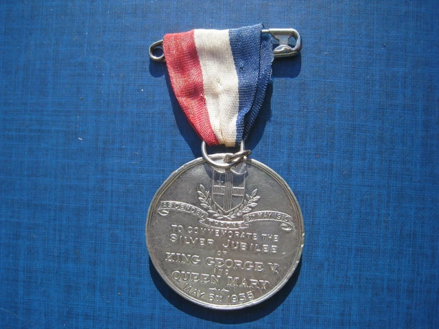 MEDAL TO COMMEMORATE the Silver Jubilee of King George V & Queen Mary ...