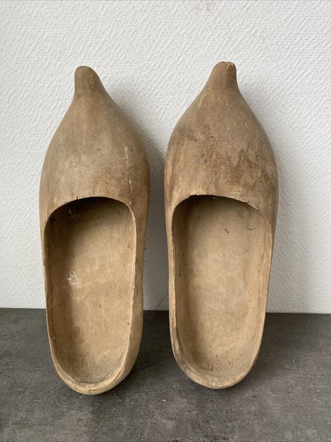 ancienne paire de sabots bois grande taille deco chalet montagne art populaire