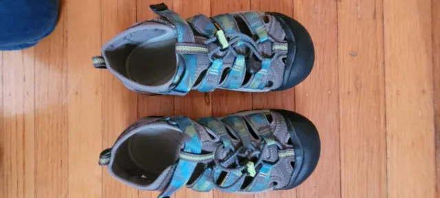 KEEN  Sandals Unisex Waterproof Hiking Shoes Big Kid Size 3  blue and green