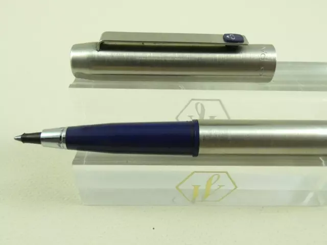 Vintage Parker 25 Flighter Blue Trim, Ridge Top Rollerball Pen, 1981  *Nr MINT*