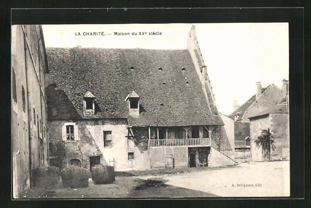 CPA La Charité, Maison du XVe siécle