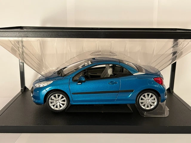 NOREV VW Eos cabriolet, bleu métal, avec hard-top fourni. 1