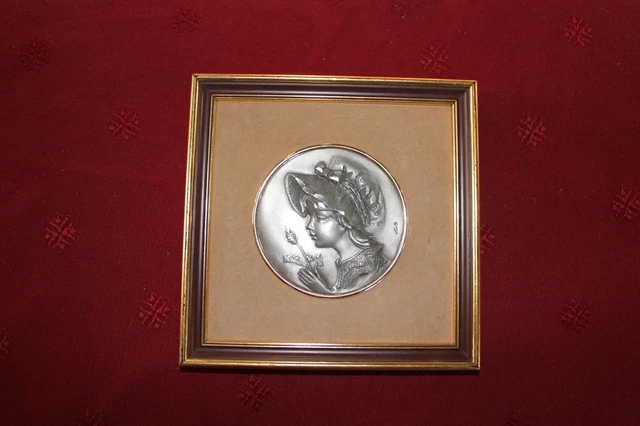 cadre ancien decor en étain signé 12 cm x 14 cm
