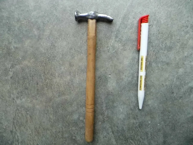 Petit Marteau Ancien – Outil Vintage, état D’usage, Parfait Pour Bricolage Léger Ou Décoration