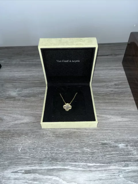 Van Cleef & Arpels Magic Alhambra Necklace with Pendant 18k Yellow Gold