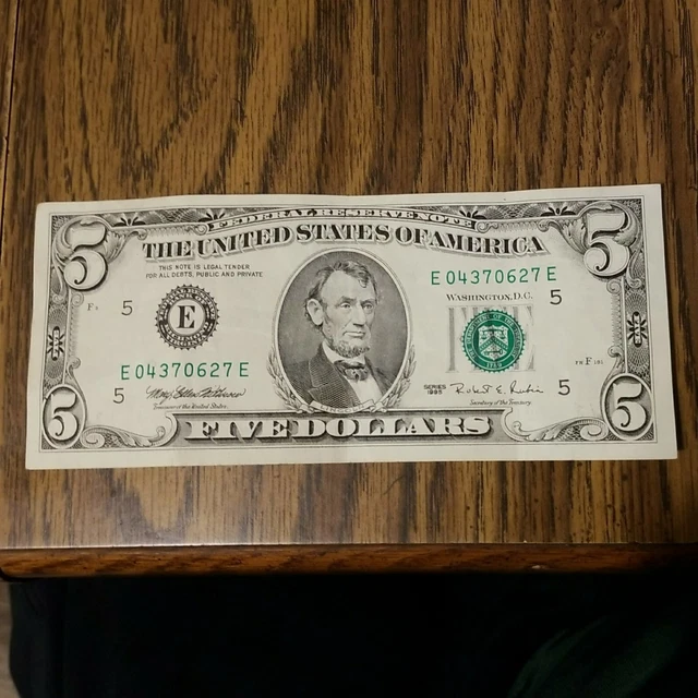 1995 (E) $5 Five Dollar Bill Federal Reserve Note Vintage Money Currency