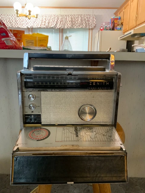 Zenith Trans Oceanic 3000-1 Transistor Radio Zenith Trans Oceanic 3000-1 Transistor Radio