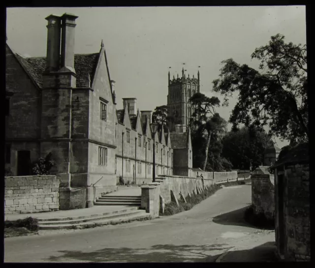 Glass Magic Lantern Slide ALMSHOUSES & CHURCH CHIPPING CAMPDEN C1910 PHOTO