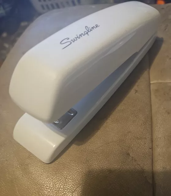 Vintage Swingline Desktop Stapler Model 646 Tested & Works  White