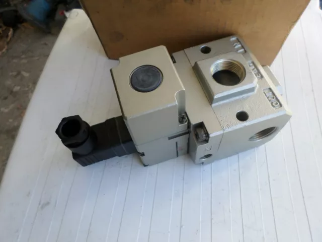 SMC PNUEMATICS HIGH CAPACITY SOLENOID VALVE - 3/4" Ports 24DC coils VP-3145-065 3