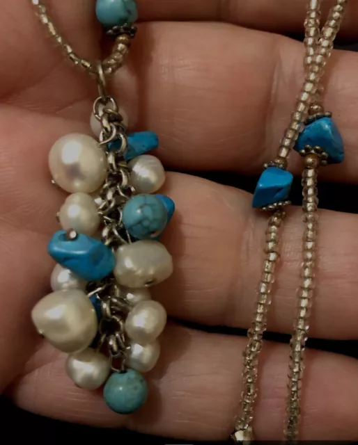 Collier, girocollo, con howlite blu. perle di fiume, perline in vetro, nuovo