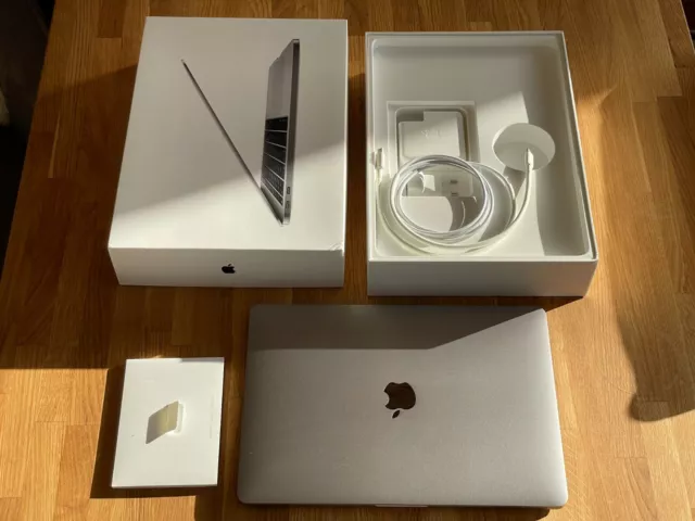 Apple MacBook Pro 13" - A1708 - 8GB RAM - 256GB PCIe-SSD - Intel Core i5 - 2016