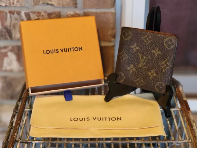 Authentic Louis Vuitton Bifold Monogram Wallet w/Box & Dustbag #CA0957