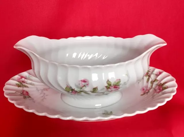 Haviland saucière en porcelaine Limoges modèle torse aux roses