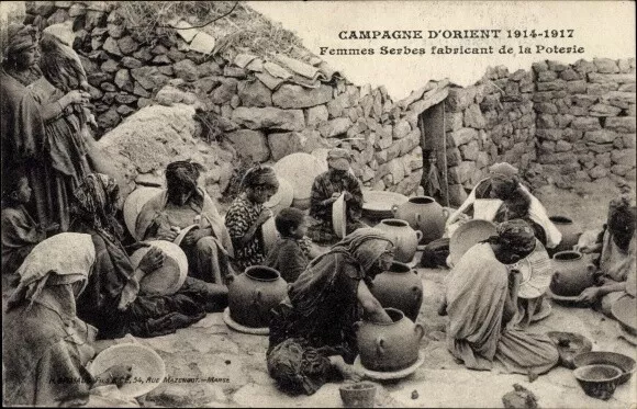 Ak Campagne d'Orient 1914-1917, Femmes Serbes fabricant de la Poterie - 3518040