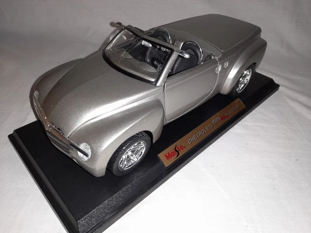 Mi colección de autos a escala.: 2000 Chevrolet SSR Concept Maisto 1:24