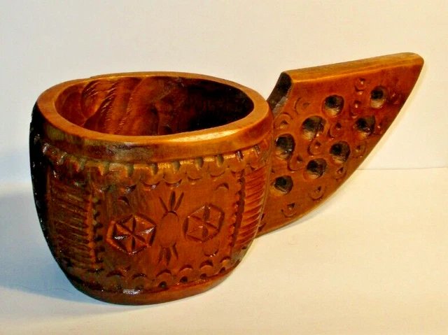 Arte popular europeo vintage tallado a mano para boda o copa de pastor perforado