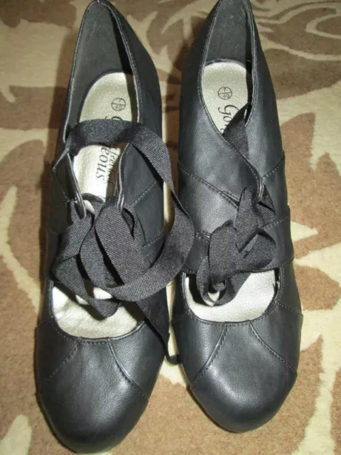 New Look - Black ,Bow Tie Front, 4.5 inch Healed Flamenco shoes size 7