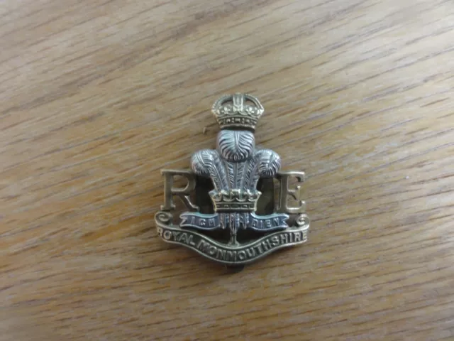 ROYAL MONMOUTHSHIRE ROYAL ENGINEERS  CAP BADGE - GAUNT - c/w brass backing plate
