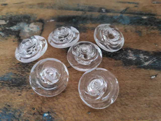 ♥Nr.160- 6 Stück alte Glasknöpfe Rosen transparent DM 27 mm Neugablonz ♥