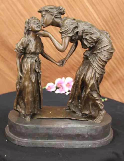 Mother Kissing Tochter Museum Qualität Detaillierte Skulptur Statue Angebot