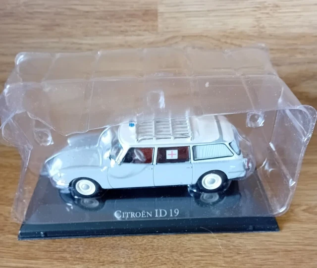 LOT 5 X Ambulances COLLECTION DS CITROEN BREACK NEUF 1:43