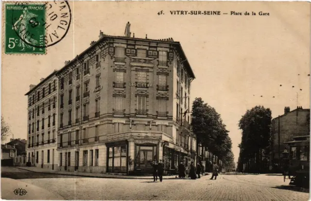 CPA AK VITRY-sur-SEINE Place de la Gare (672131)