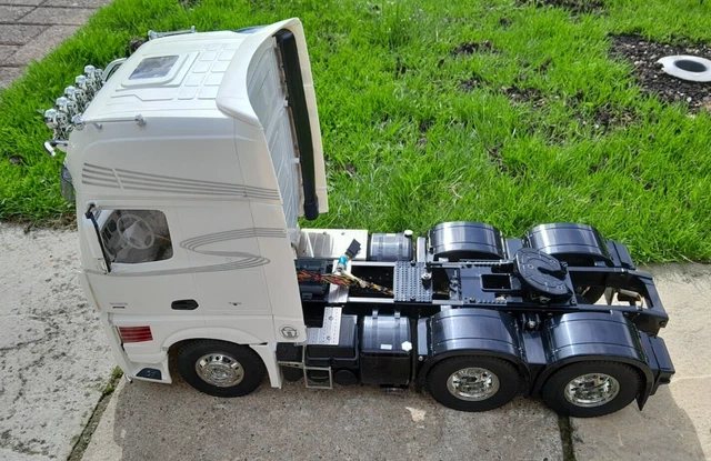 TAMIYA 1/14 SCALE Radio Controlled Tractor Truck Mercedes-Benz, MFU-01 ...