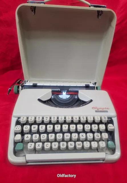 Máquina de escribir vintage Olympia Splendid 33 del año 1960