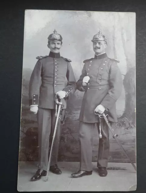 Foto Portrait Bayern Offiziere mit Pickelhaube und Säbel