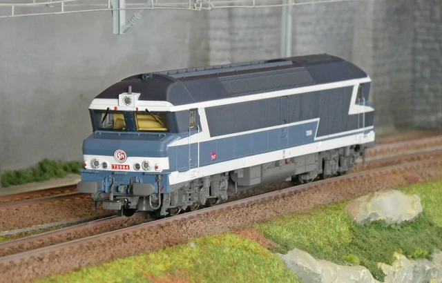 Locomotive Jouef Diesel BB67200 Bleue HJ2222 - Digitale Et Sonore - NEUVE