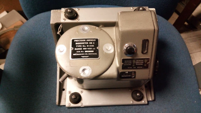 Negretti Zambra Mk2  Type M2236 900-1050Mb  Precision Aneroid Barometer