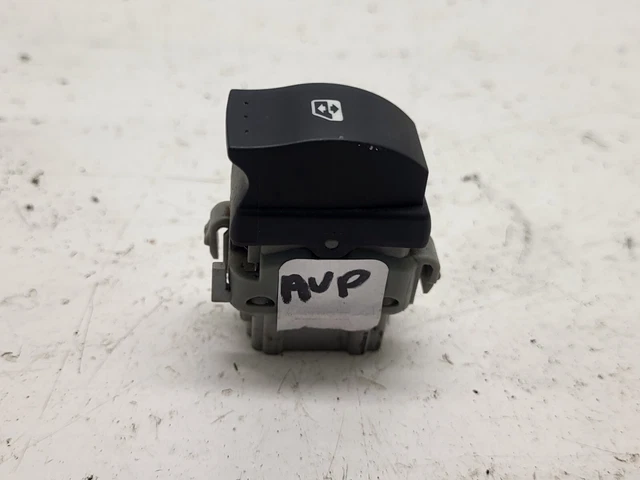 Boîtier Fusible UCH Pour Renault Scenic II 1.9L DCI 120CV – Réf 8200525384