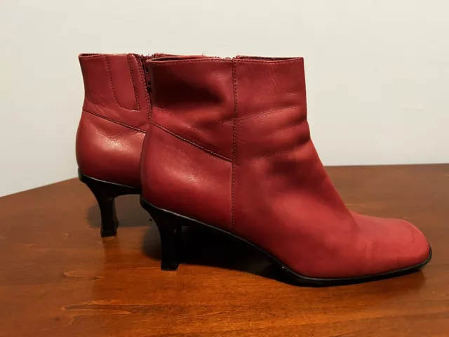 Kenneth Cole reaction dark red leather zip it up ankle boot size 9 1/2