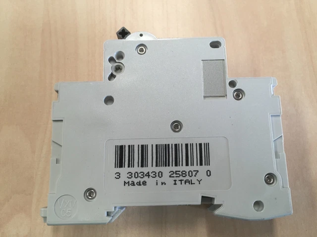 Schneider Circuit Breaker MCB C60N 6kA 400Vac 1P-C40 single pole 40A 25807 x12 3