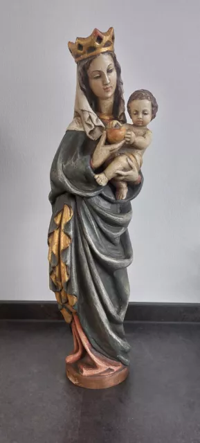 Holzschnitzerei Madonna mit Kind, bemalt, 51cm hoch