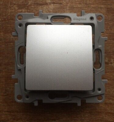 Legrand Legrand  Niloe  interrupteur simple ou va et vient Gris Argent 96660 