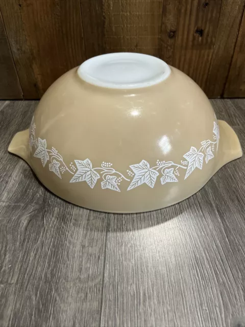 Vintage Pyrex 4 QT Sandalwood Cinderella Mixing Bowl #444 White With Tan Ivy