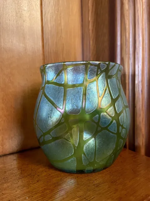 Exquisite Loetz “Crete Pampas” Iridescent Green Art Glass Vase, c. 1900