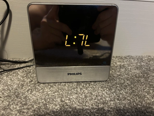 Philips AJ3231/37 Mirror Finish Dual Alarm Clock Radio With AM/FM - Open Box